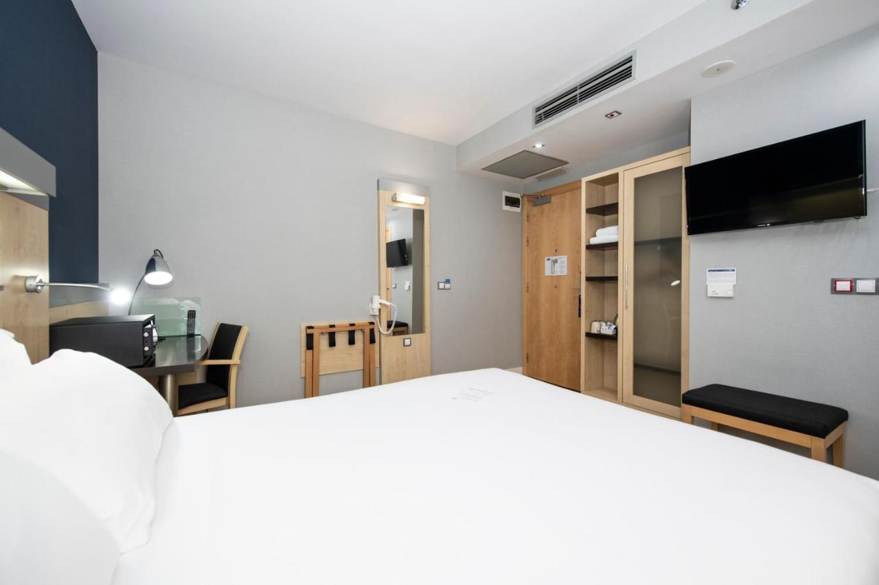 Holiday Inn Express Barcelona City 22@ By Ihg Exterior photo