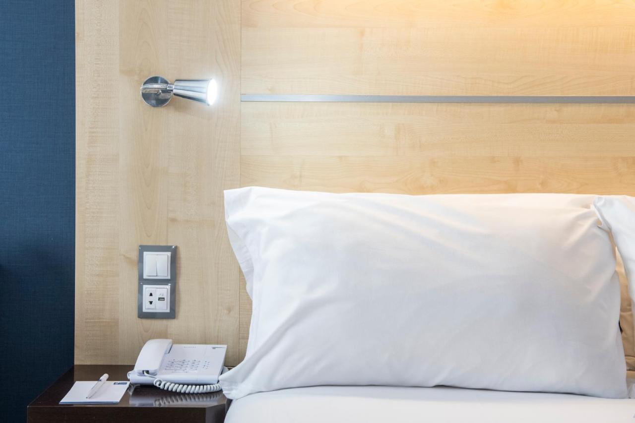 Holiday Inn Express Barcelona City 22@ By Ihg Exterior photo