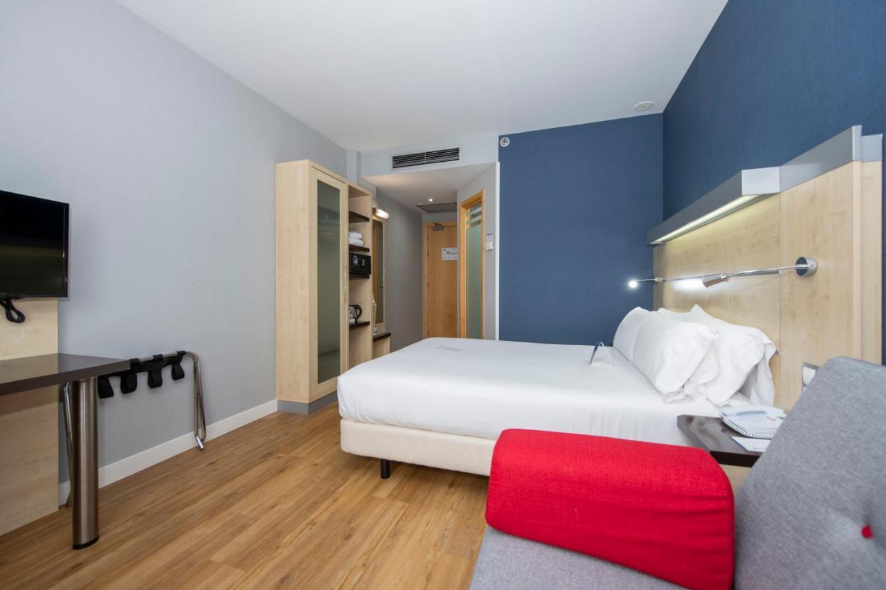 Holiday Inn Express Barcelona City 22@ By Ihg Exterior photo
