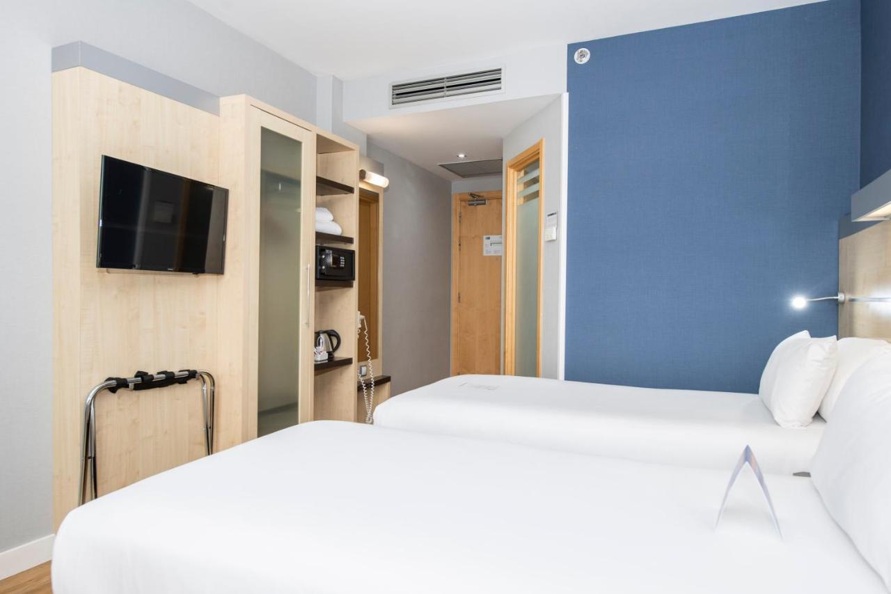 Holiday Inn Express Barcelona City 22@ By Ihg Exterior photo
