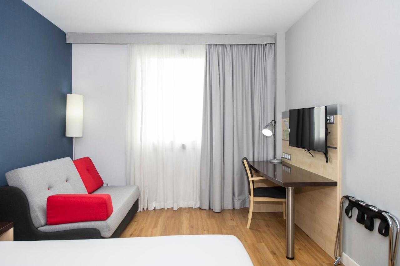 Holiday Inn Express Barcelona City 22@ By Ihg Exterior photo