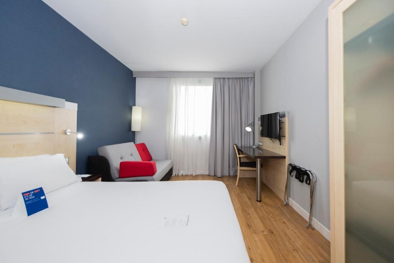 Holiday Inn Express Barcelona City 22@ By Ihg Exterior photo