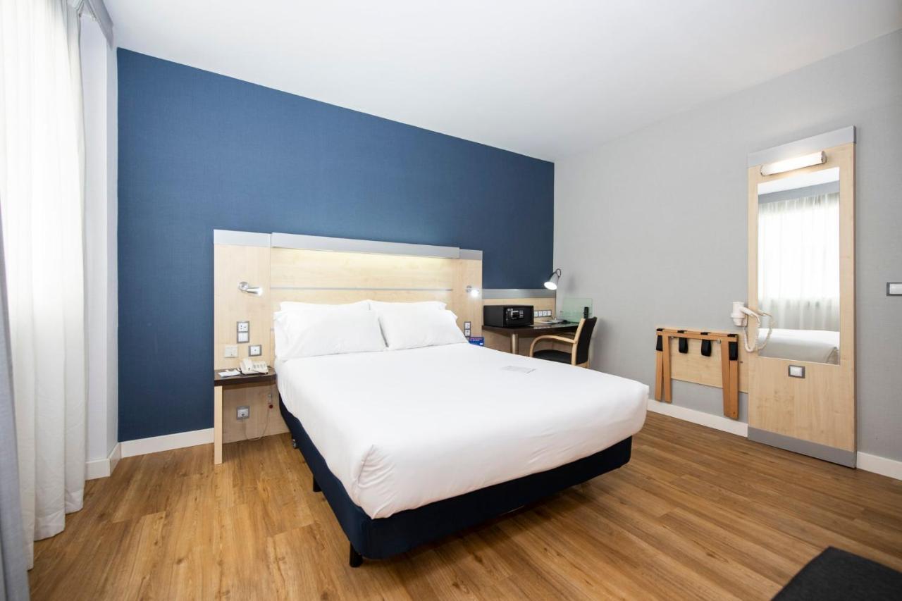 Holiday Inn Express Barcelona City 22@ By Ihg Exterior photo